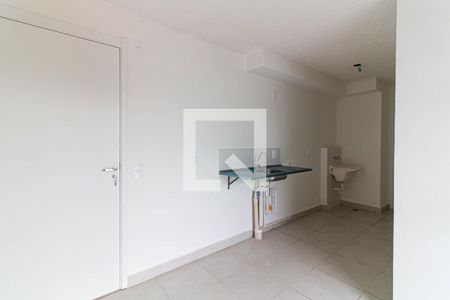 Sala / Cozinha de apartamento para alugar com 2 quartos, 34m² em Parque Industrial Tomas Edson, São Paulo