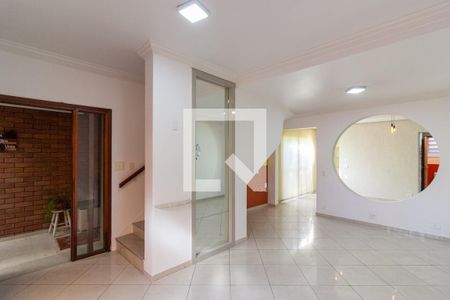 Sala de estar de casa para alugar com 3 quartos, 144m² em Jardim Prudência, São Paulo