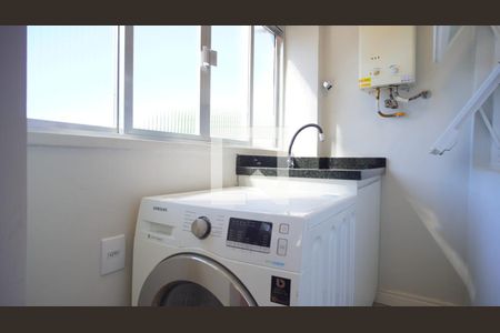 Cozinha e Área de Serviço de apartamento à venda com 2 quartos, 76m² em Auxiliadora, Porto Alegre