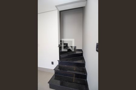 Escada de casa à venda com 3 quartos, 204m² em Vila America, São Paulo