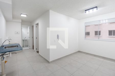 Sala/Cozinha de apartamento para alugar com 2 quartos, 33m² em Parque Industrial Tomas Edson, São Paulo