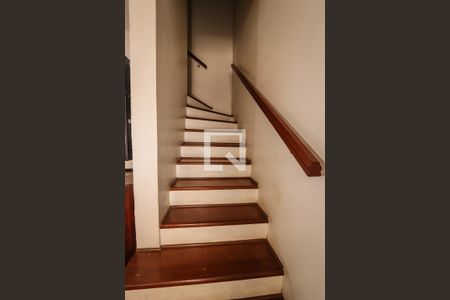 Escada de casa de condomínio à venda com 2 quartos, 90m² em Vila Suzana, São Paulo