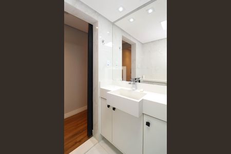 Banheiro de apartamento à venda com 1 quarto, 31m² em Jardim Paulista, São Paulo