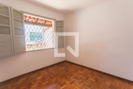 Quarto 1 de casa à venda com 5 quartos, 300m² em Sagrada Família, Belo Horizonte