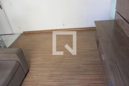 Sala de apartamento para alugar com 2 quartos, 43m² em Jardim Cocaia, Guarulhos