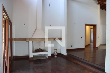 Casa para alugar com 4 quartos, 304m² em Vila Santo Antônio, Cotia