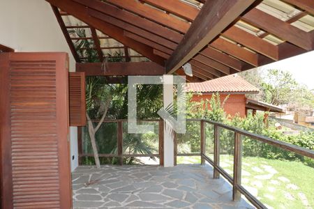 Casa para alugar com 4 quartos, 304m² em Vila Santo Antônio, Cotia