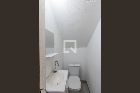 Lavabo de casa de condomínio para alugar com 2 quartos, 75m² em Jardim de Lorenzo, São Paulo
