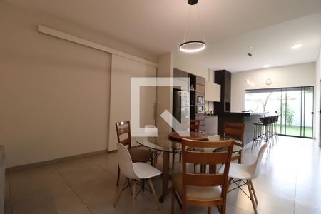 Sala de casa para alugar com 3 quartos, 223m² em Tabajaras, Uberlândia