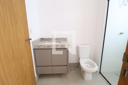 Banheiro do Quarto 1 de apartamento para alugar com 3 quartos, 103m² em Shopping Park, Uberlândia