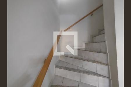 Escada de casa para alugar com 2 quartos, 100m² em Chácara Inglesa, São Paulo