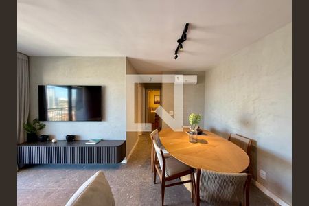 Sala  de apartamento para alugar com 3 quartos, 94m² em Vila Cordeiro, São Paulo