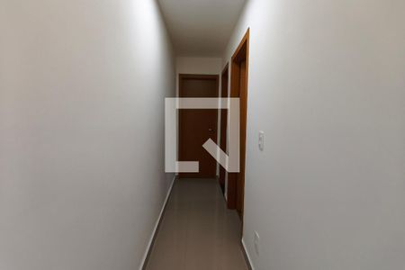 Corredor  de apartamento para alugar com 2 quartos, 43m² em Vila Satúrnia, Campinas