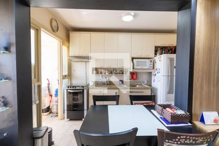 Cozinha de apartamento à venda com 2 quartos, 65m² em Santo Antônio, Porto Alegre