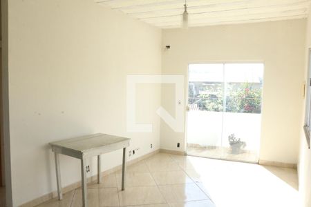 Sala de casa para alugar com 2 quartos, 80m² em Comendador Soares, Nova Iguaçu