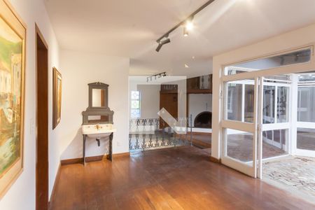 Sala de casa de condomínio para alugar com 4 quartos, 350m² em Condomínio Retiro das Pedras, Brumadinho