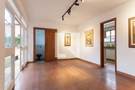 Sala de casa de condomínio para alugar com 4 quartos, 350m² em Condomínio Retiro das Pedras, Brumadinho