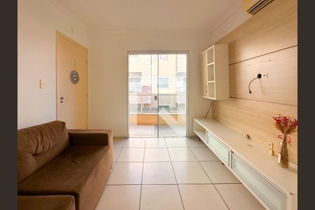 Sala de TV de apartamento para alugar com 2 quartos, 48m² em Ingleses do Rio Vermelho, Florianópolis