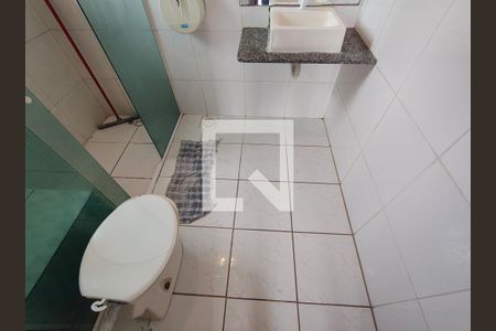 Banheiro Social de kitnet/studio para alugar com 1 quarto, 25m² em Curicica, Rio de Janeiro