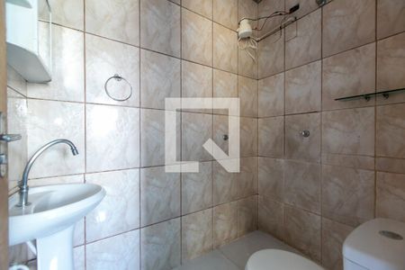 Banheiro de casa para alugar com 1 quarto, 16m² em Vila Santa Teresinha, São Paulo