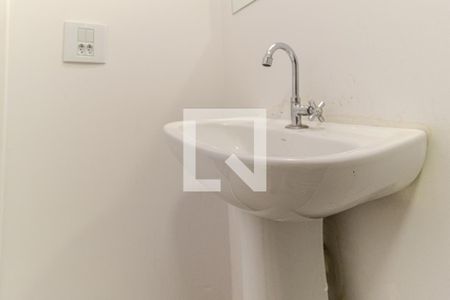 Banheiro de kitnet/studio para alugar com 1 quarto, 33m² em República, São Paulo