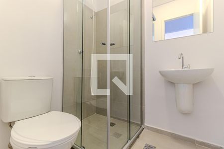 Banheiro de apartamento para alugar com 1 quarto, 27m² em República, São Paulo