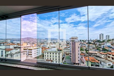 Sala de apartamento à venda com 3 quartos, 89m² em Sagrada Família, Belo Horizonte