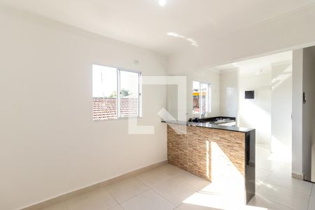 Sala de apartamento para alugar com 2 quartos, 65m² em Nova Mirim, Praia Grande