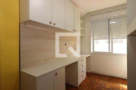 Quarto 1 de apartamento para alugar com 2 quartos, 72m² em Vila Ipiranga, Porto Alegre