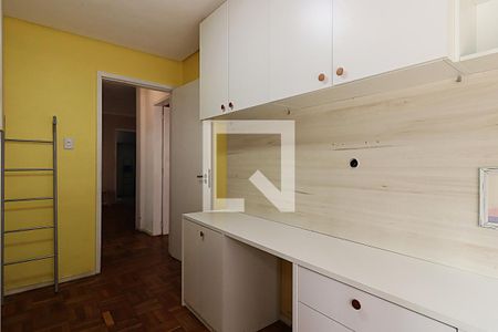 Quarto 1 de apartamento para alugar com 2 quartos, 72m² em Vila Ipiranga, Porto Alegre
