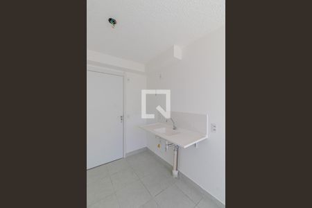 Sala/Cozinha/Área de Serviço  de apartamento para alugar com 2 quartos, 32m² em Vila Carmosina, São Paulo