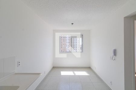 Sala/Cozinha/Área de Serviço  de apartamento para alugar com 2 quartos, 32m² em Vila Carmosina, São Paulo