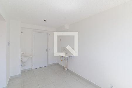 Sala/Cozinha/Área de Serviço  de apartamento para alugar com 2 quartos, 32m² em Vila Carmosina, São Paulo