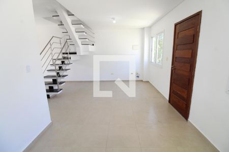 Sala de casa de condomínio para alugar com 2 quartos, 84m² em Chácaras São José, São José dos Campos