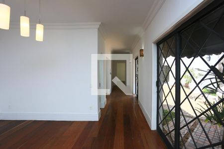 corredor de casa à venda com 5 quartos, 380m² em Jardim Everest, São Paulo