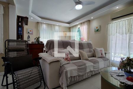 Sala de casa de condomínio para alugar com 3 quartos, 366m² em Taquara, Rio de Janeiro