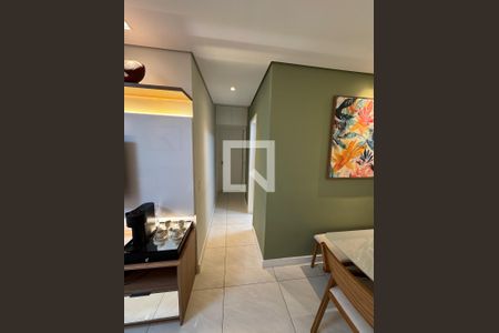 Corredor de apartamento para alugar com 3 quartos, 82m² em Recreio dos Bandeirantes, Rio de Janeiro