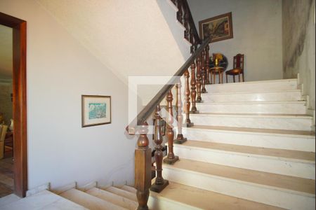 Escada - Acesso Quartos de casa para alugar com 4 quartos, 650m² em Boa Vista, Porto Alegre