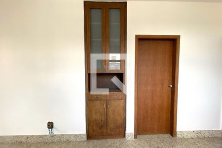 Corredor de apartamento para alugar com 3 quartos, 100m² em Santo Agostinho, Belo Horizonte