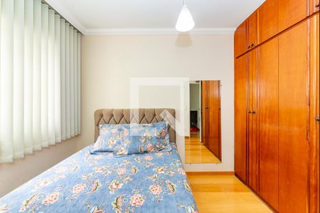 Quarto 1 de apartamento para alugar com 2 quartos, 53m² em Padre Eustáquio, Belo Horizonte