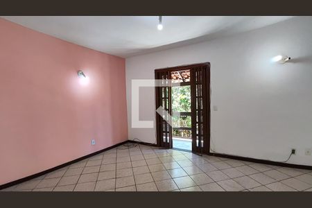 Sala de casa de condomínio à venda com 2 quartos, 65m² em Tanque, Rio de Janeiro