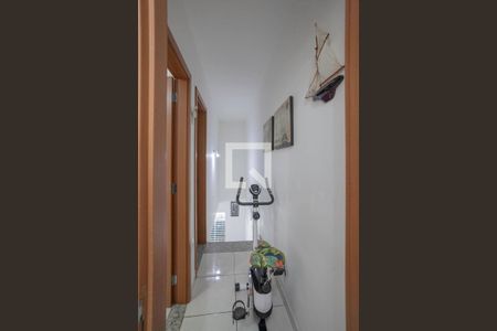 Corredor de casa à venda com 2 quartos, 80m² em Parque Xangri-lá, Contagem