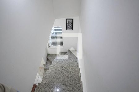 Escada de casa à venda com 2 quartos, 80m² em Parque Xangri-lá, Contagem