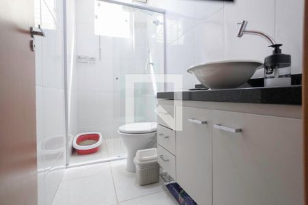 Banheiro social 1 de casa à venda com 2 quartos, 80m² em Parque Xangri-lá, Contagem