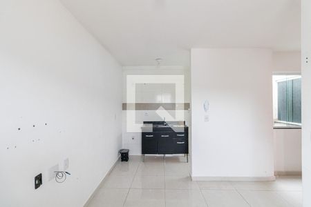 Sala/Cozinha/Área de Serviço  de apartamento à venda com 2 quartos, 40m² em Parque Guarani, São Paulo