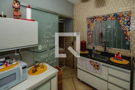 Casa à venda com 8 quartos, 420m² em Santa Mônica, Belo Horizonte