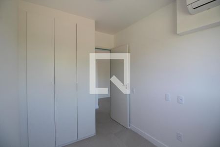 Quarto 1 de apartamento para alugar com 2 quartos, 45m² em Curicica, Rio de Janeiro