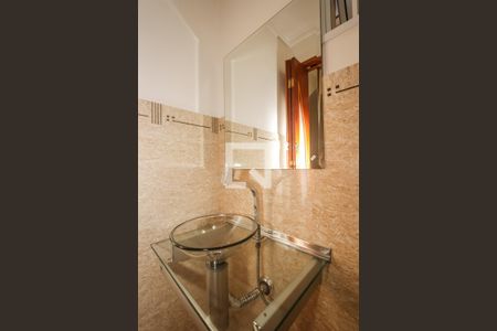 Lavabo de casa para alugar com 3 quartos, 180m² em Jardim Luso, São Paulo