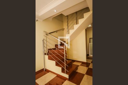 Escada de casa para alugar com 3 quartos, 180m² em Jardim Luso, São Paulo