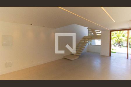 Casa de Condomínio à venda com 5 quartos, 390m² em Pendotiba, Niterói